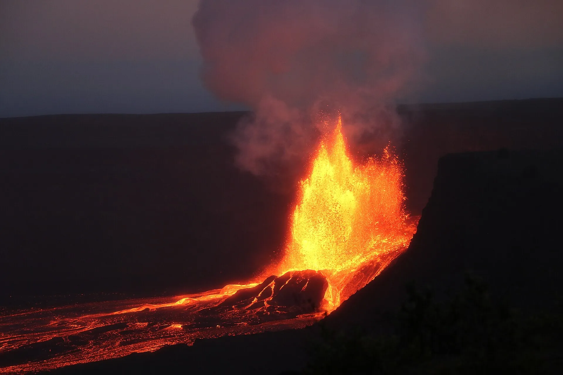 Lava fountain in Halemaʻumaʻu during episode 20 of the Kīlauea eruption on May 6, 2025, with glowing lava spreading across the crater floor