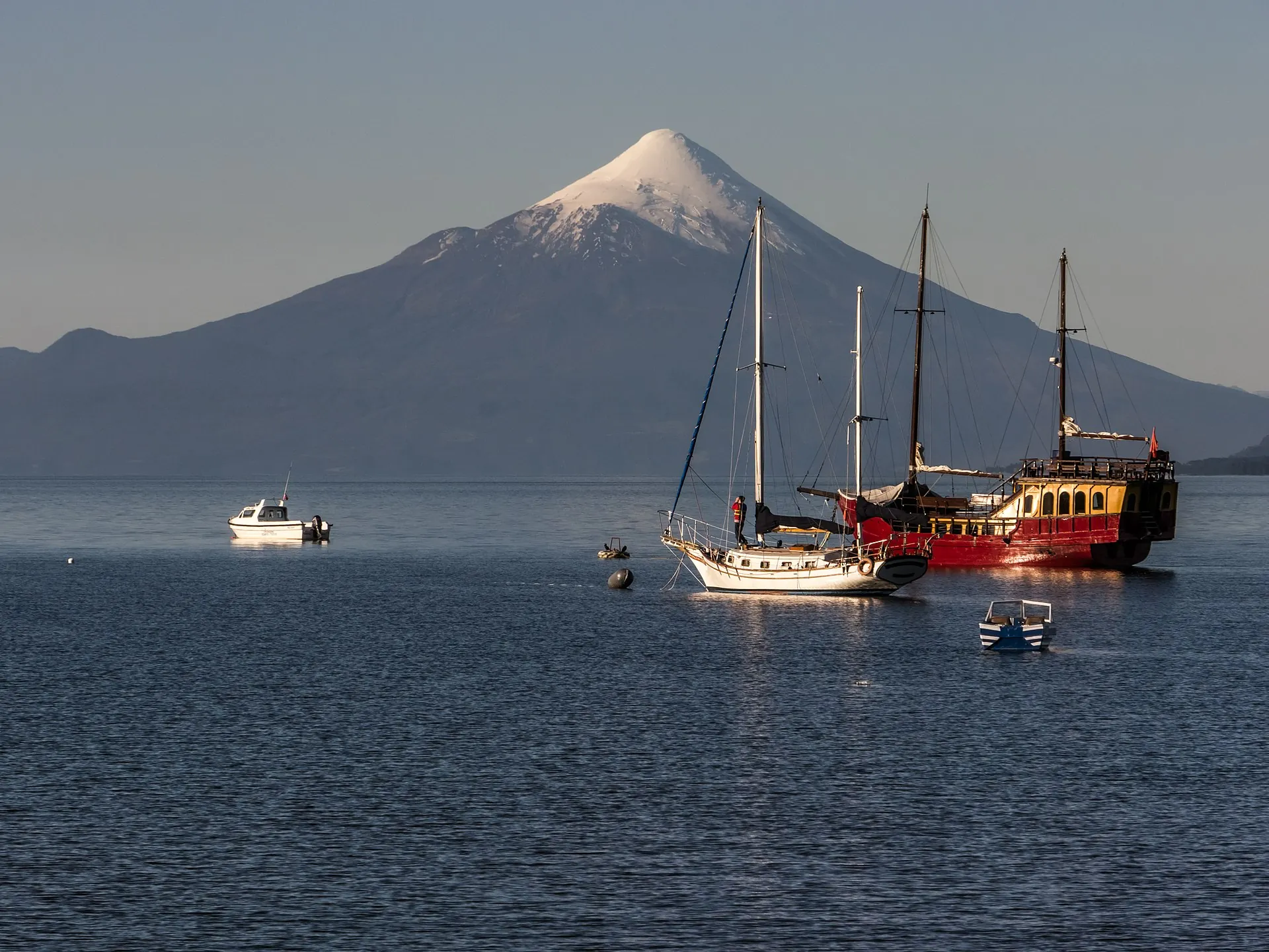Osorno above Lake Llanquihue, sailboats off Puerto Varas in the foreground