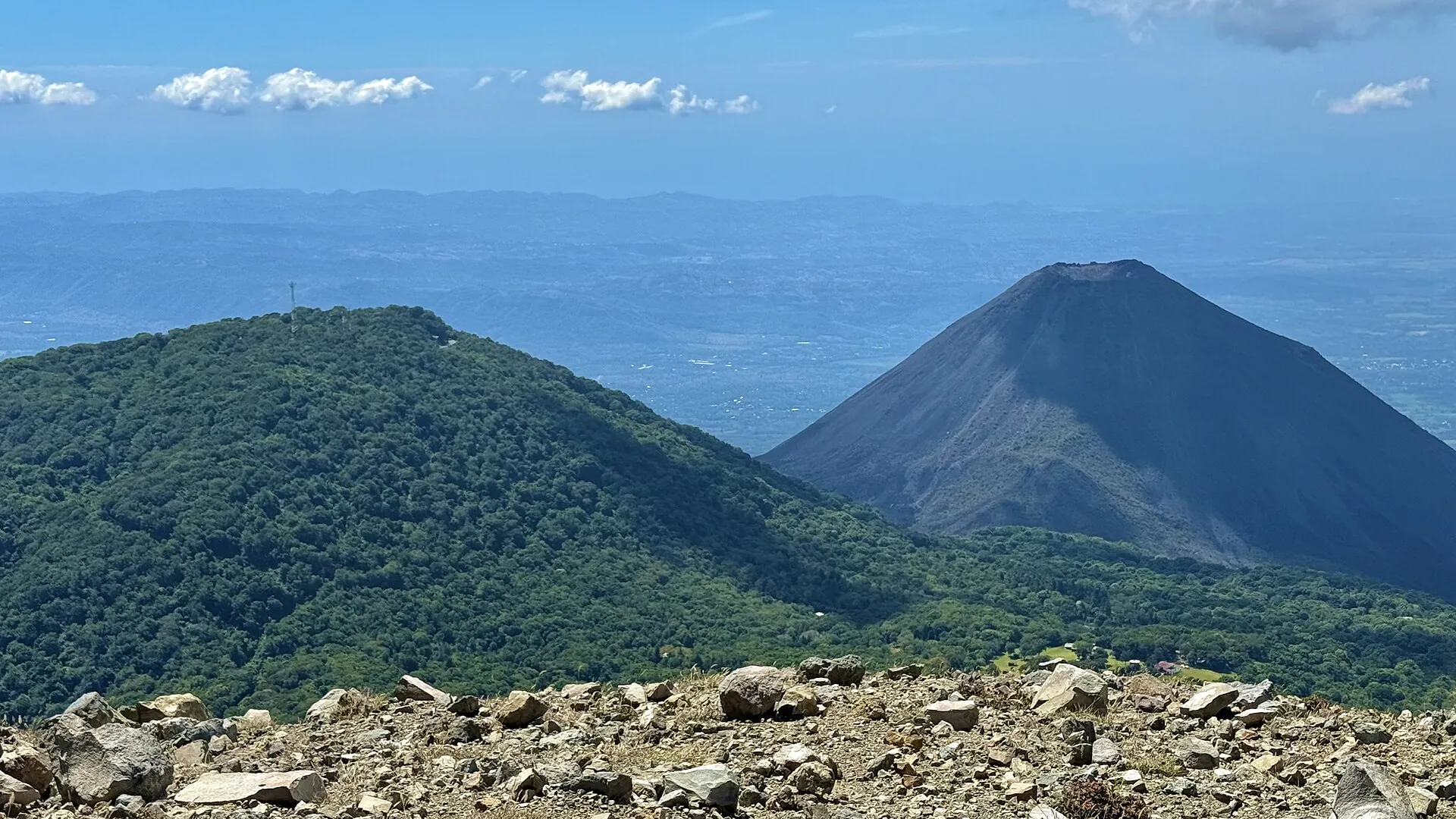 On the Santa Ana trail: loose volcanic rock in the foreground, the green Cerro Verde and the cone of Izalco behind