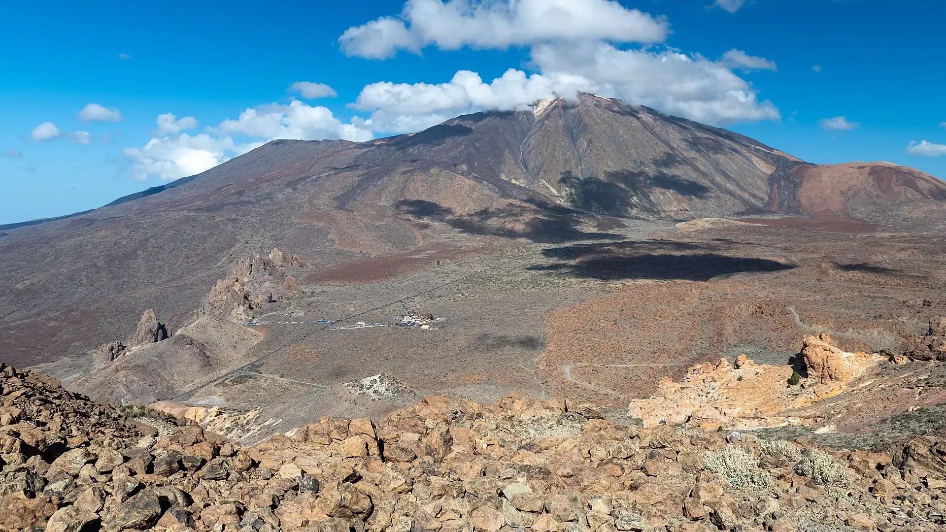 Blick vom Alto de Guajara über die Caldera von Las Cañadas auf Teide und Pico Viejo